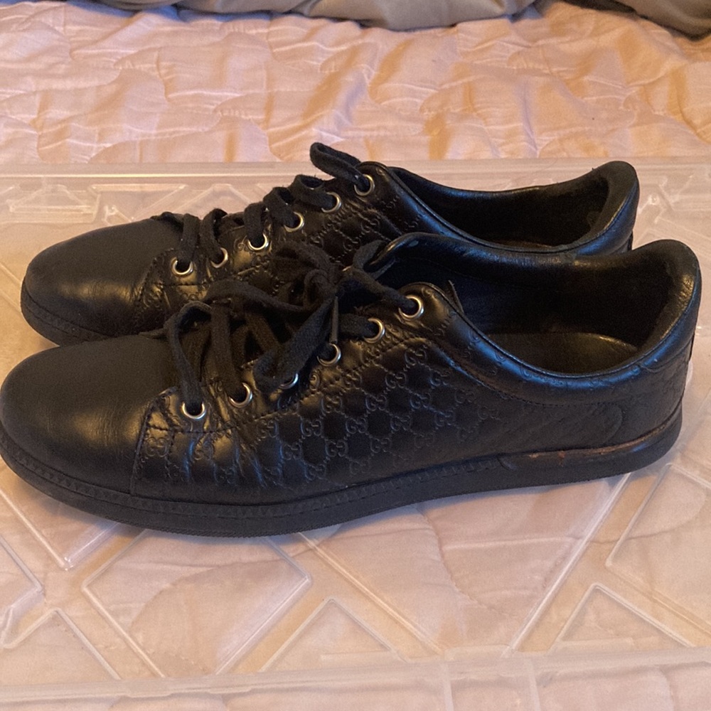 Gucci Black Microguccissima Leather Low Top Sneakers